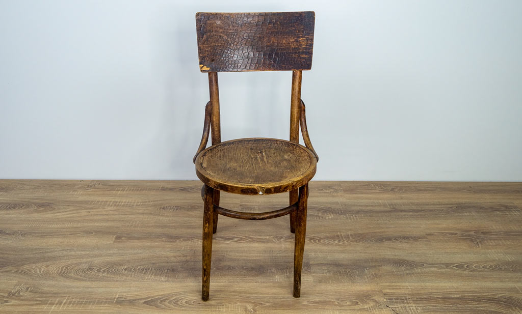 старинный стул под реставрацию